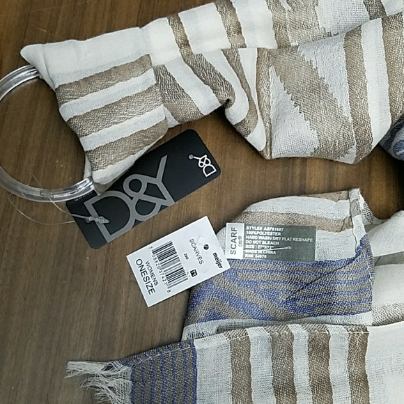 *NWT Classy cream, tan, blue tribal print scarf - Picture 4 of 5